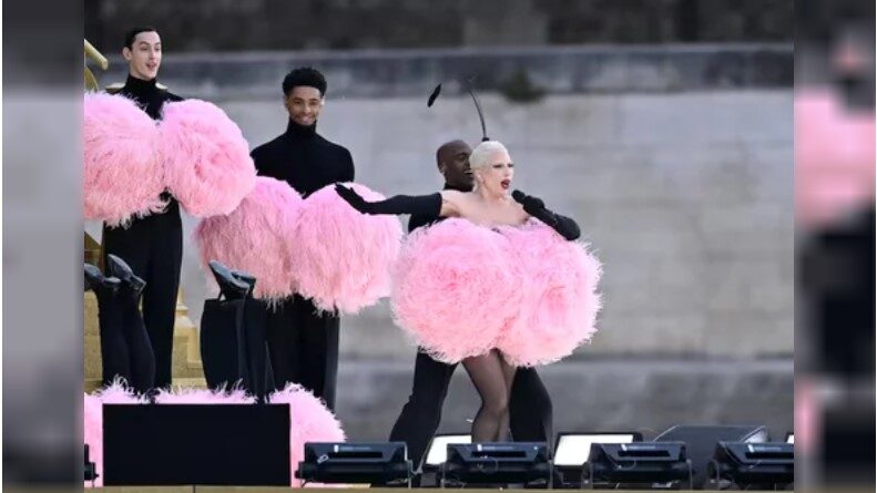 Lady Gaga inauguró el show de los Juegos Olímpicos al estilo parisino