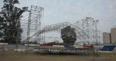 Comenzaron con los preparativos de montaje del escenario para el show de Lali en Santiago