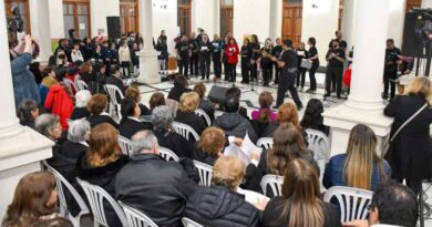 El patio de la Municipalidad fue escenario del Encuentro Coral de Música Popular