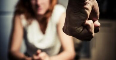 Abogada santiagueña fue golpeada y quemada con un cuchillo por su pareja en un edificio céntrico