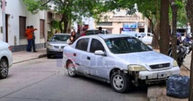 Confuso episodio en pleno centro: un hombre protagonizó un choque en cadena tras una presunta persecución