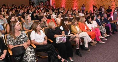 La intendente Fuentes asistió a la presentación de la historiadora Florencia Plomer en el CCB