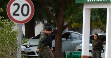Caen tres efectivos por operativos truchos contra tours de compras en el norte santiagueño