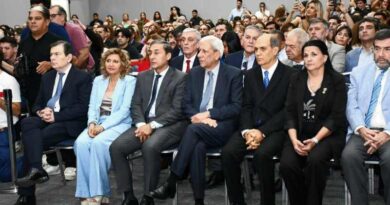 La intendente Fuentes asistió a la ceremonia de juramento de los ministros del gobierno provincial