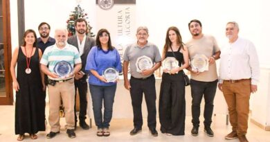 La Municipalidad dio apertura a la muestra de Salón de Artes Visuales y entregó premios en la Casa Argañaraz Alcorta
