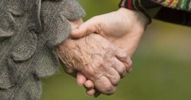 Mujer de 91 años denunció a su pareja por una estafa millonaria con un departamento y un campo