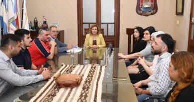 La intendente Fuentes recibió a una joven escritora cuyo cuento fue adaptado a un cortometraje que ganó un concurso