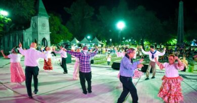 Alumnos del centro municipal de Educación para el Arte realizaron una muestra de fin de año en el parque del encuentro
