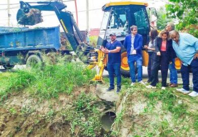 La intendente Fuentes supervisó el operativo de desmalezamiento y limpieza que se realizó en la Avenida Aguirre