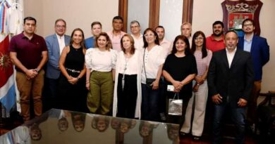 La intendente Fuentes entregó una distinción a la arquitecta Mishima por su trayectoria en la municipalidad