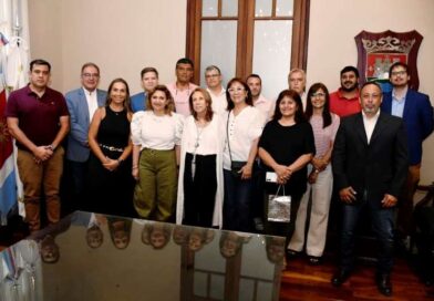 La intendente Fuentes entregó una distinción a la arquitecta Mishima por su trayectoria en la municipalidad