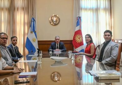 Suárez se reunió con autoridades de Educación y celebró la exitosa convocatoria de “Santiago Crece con Vos”