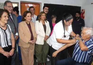 La intendente Fuentes y la ministra Nassif lanzaron la vacunación antigripal para los centros de jubilados de la ciudad