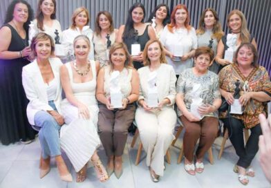 La intendente Fuentes recibió un reconocimiento de la Clínica Eres en el mes de la mujer