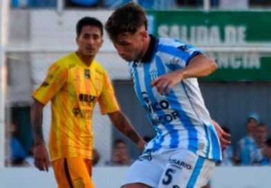 Mitre volvió de Córdoba con un punto de oro, jugando con 9 hombres