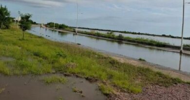 Inundaciones: El agua desbordó la Costanera Norte a la altura del B° Lomas del Golf