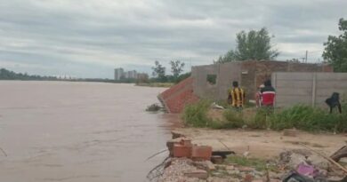 El Dulce derrumbó y “devoró” una vivienda en La Bajada