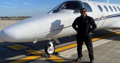 El piloto del vuelo de Adorni contradijo su versión: “El viaje lo pagó un tercero”