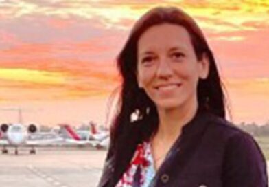 La empleada del broker afirmó que el periodista amigo de Adorni pagó los vuelos a Punta del Este y pidió no facturarlos