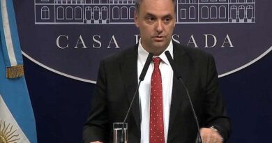 Departamento de Adorni: la oposición amplió denuncia y pidió citar a la escribana que certificó la compra