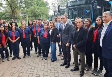 La Municipalidad presentó las nuevas unidades experimentales eléctricas para el transporte público