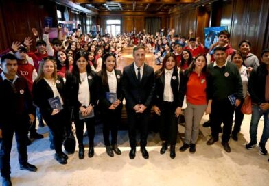 Alumnos de Loreto y Añatuya visitaron Casa de Gobierno