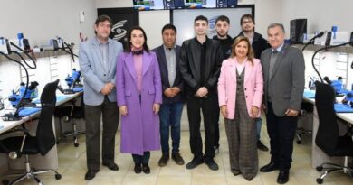 La intendente Fuentes y la ministra de Educación Nassif visitaron un nuevo espacio de formación laboral en tecnología