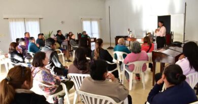 Fernández: exitosa charla sobre asesoramiento previsional en el HCD