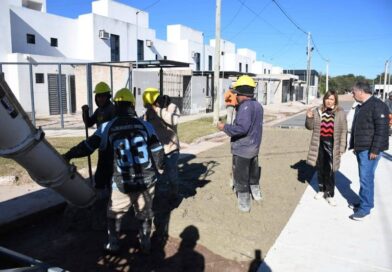 La intendente Fuentes destacó el avance de la pavimentación de las 23 cuadras en el barrio La Costa