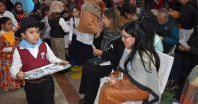 La intendente Yanina Iturre acompañó el acto por el 25 de Mayo en en el Centro Experimental Nº 4 “Maximio S. Victoria!