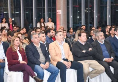 La intendente Fuentes participó de la apertura de la Expo Cluster Santiago del Estero en el Óvalo del Parque Sur