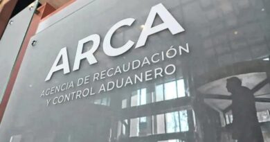 Recaudación tributaria baja por noveno mes consecutivo y fuerza a un mayor ajuste fiscal