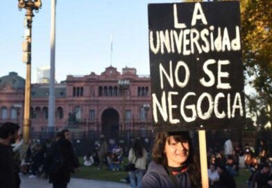 Aulas en rojo y fuga de docentes: la cruda radiografía detrás de la multitudinaria marcha universitaria