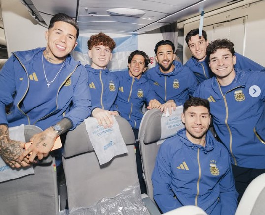 Mundial 2026: La selección argentina partió rumbo a Estados Unidos para iniciar la concentración