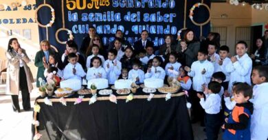 El jefe de gabinete Víctor Araujo en el acto central por el 50° aniversario de la Escuela N° 387 “Isla Soledad”, de Pozo Cavado