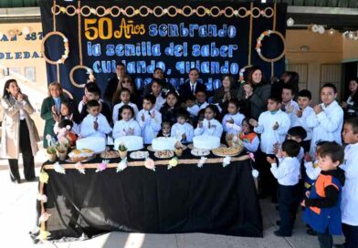 El jefe de gabinete Víctor Araujo en el acto central por el 50° aniversario de la Escuela N° 387 “Isla Soledad”, de Pozo Cavado
