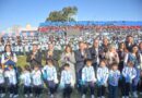 La intendente Fuentes y el secretario Benavente encabezaron el acto de promesa de cariño a la bandera de la nación