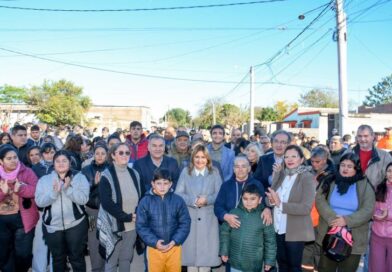 La intendente Fuentes y Benavente inauguraron 26 nuevas cuadras de pavimento en el barrio La Católica