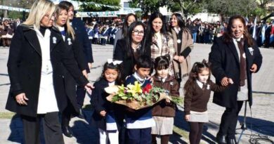 Fernández se vistió de celeste y blanco