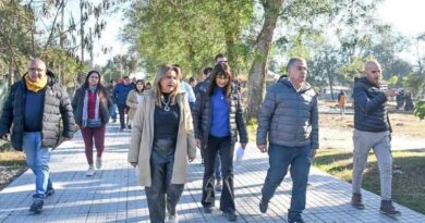 La intendente Fuentes y el secretario Benavente supervisaron la obra de puesta en valor de la plaza Borges en el barrio Huaico Hondo