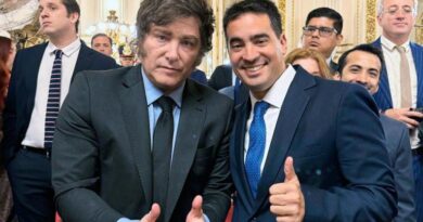 El presidente le quitó la comunicación a Adorni y puso a un vocero cercano a Caputo