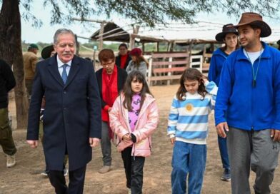 El gobernador Elías Suárez visitó la reserva ecológica y granja de la Fundación Estilo Campo