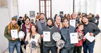 En Casa Argañaraz Alcorta, se entregaron los premios y menciones a los ganadores de la 8° edición del Salón municipal de Artes Visuales