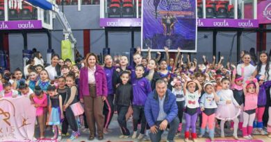 La intendente Fuentes y el secretario Benavente entregaron un reconocimiento en el 7° Torneo “Madre de Ciudades” de Gimnasia Artística La intendente Fuentes y el secretario Benavente entregaron un reconocimiento en el 7° Torneo “Madre de Ciudades” de Gimnasia Artística