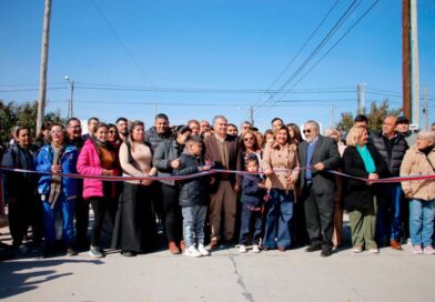 La intendente Fuentes y el secretario Benavente inauguraron 24 cuadras de pavimento en el barrio Néstor Kirchner
