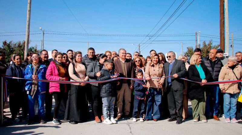 La intendente Fuentes y el secretario Benavente inauguraron 24 cuadras de pavimento en el barrio Néstor Kirchner