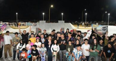 La intendente Fuentes y el secretario Benavente habilitaron el skatepark y la cancha de hockey sobre patines en la Costanera Sur