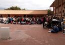 Escándalo frente a un colegio: golpeó y casi asfixia al novio de su hija tras interceptarlo a la salida