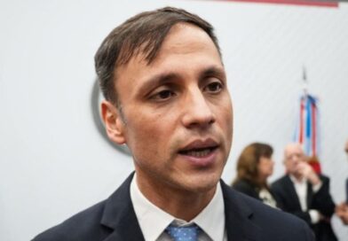 Víctor Araujo se hará cargo de la cartera de Economía ante la ausencia del Ministro Chara