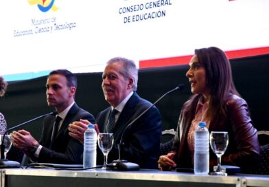 Elías Suárez presidió el acto de entrega de certificados a los primeros egresados del programa “Santiago Crece con Vos”